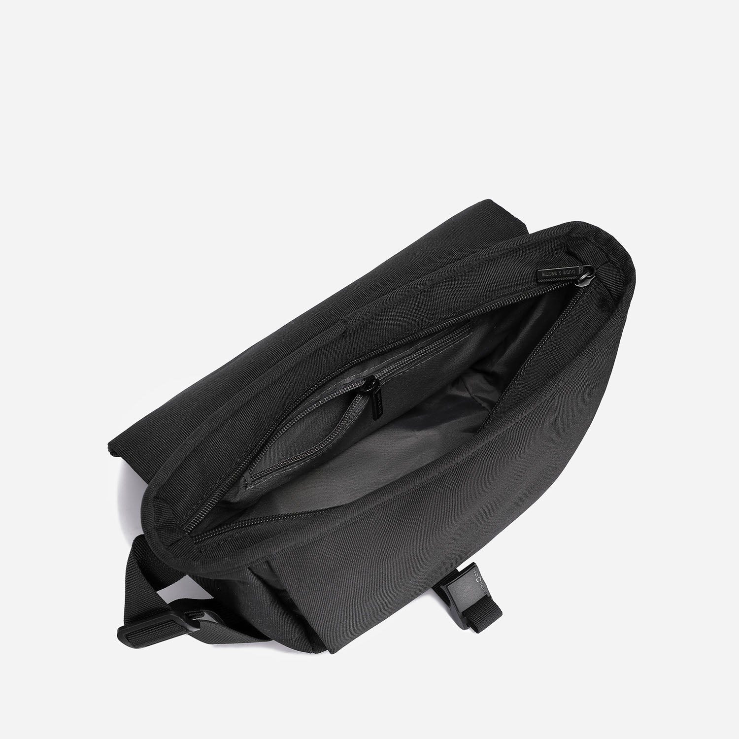 Hitch Crossbody Bag (Black)