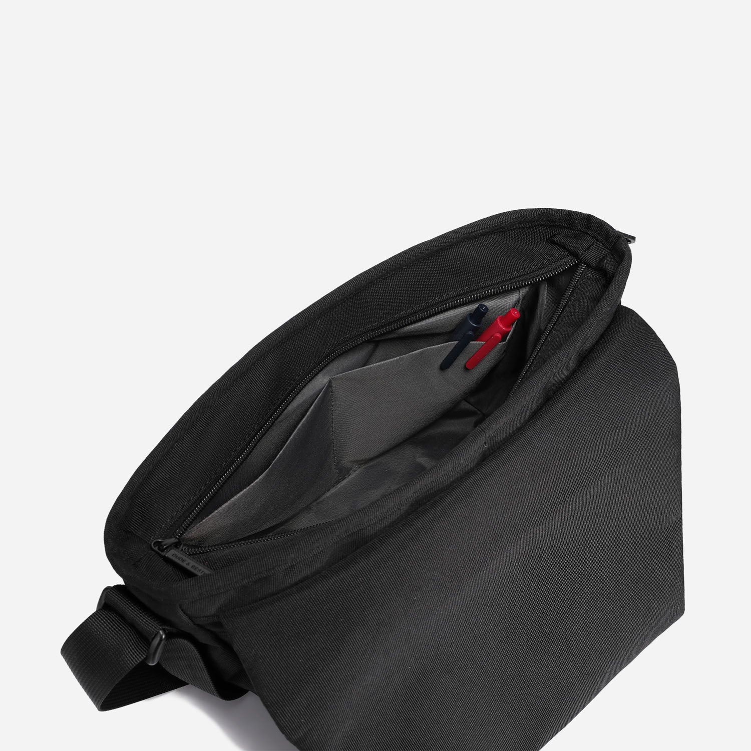 Hitch Crossbody Bag (Black)